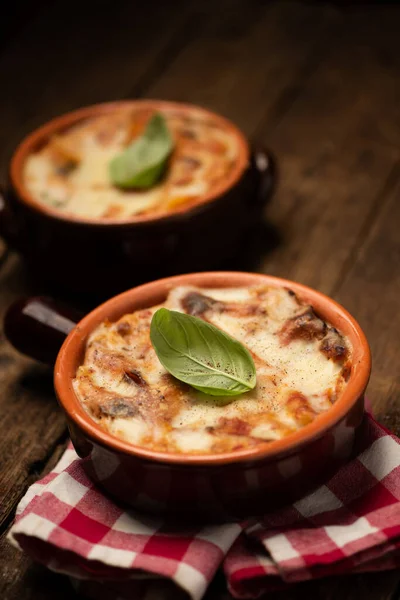 Assiette Lasagnes Sur Une Table Rustique Nourriture Mozzarella Gros Plan — Photo