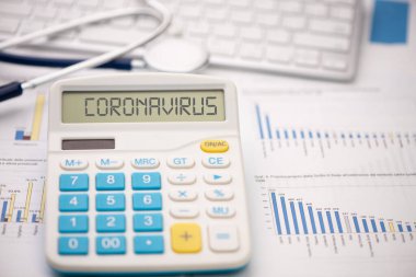 Coronavirus salgını ve maddi sonuçları. CORONAVIRUS sözcüğüne sahip bir hesap makinesi kapat