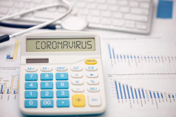 Epidemia Coronavírus Suas Consequências Financeiras Uma Calculadora Com Palavra Coronavirus — Fotografia de Stock