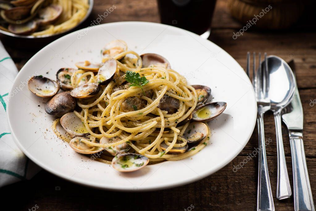 Italian food. Spaghetti with clams Juicy, garlic. Close up