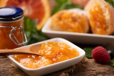 Tasty Home Turuncu reçeli yakın çekim