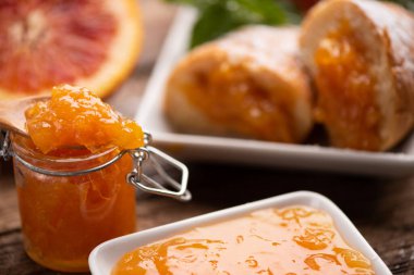 Tasty Home Turuncu reçeli yakın çekim