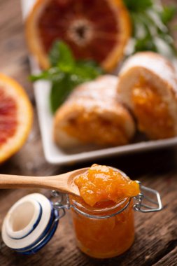 Tasty Home Turuncu reçeli yakın çekim