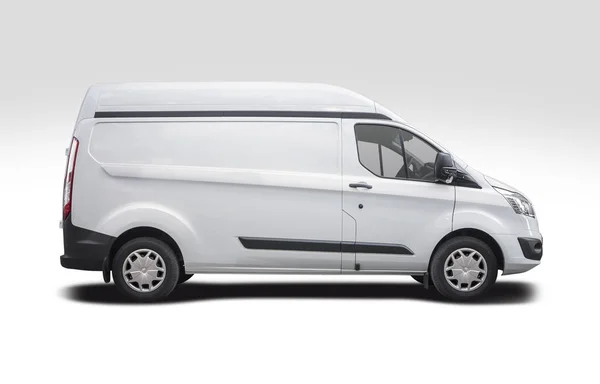 Yeni Ford Transit yüksek çatı yan görünüm izole