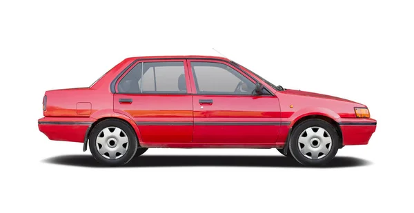 Vermelho Nissan Sunny isolado em branco — Fotografia de Stock