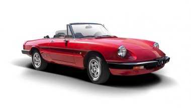 Kırmızı Alfa Romeo Spider beyaz izole 