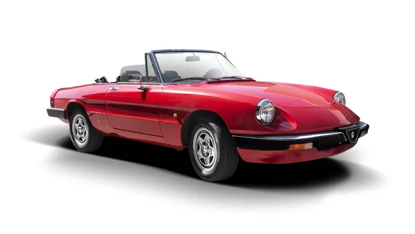 Červená Alfa Romeo Spider izolované na bílém — Stock fotografie