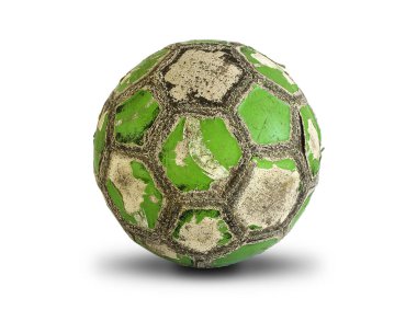 Beyaz arka plan üzerinde izole eski futbol topu