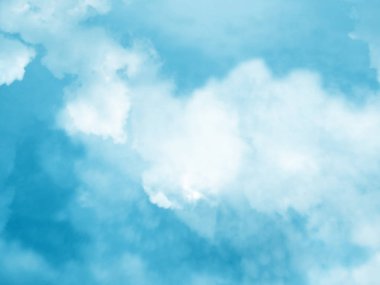 Arka planda bulutlar olan mavi gökyüzü