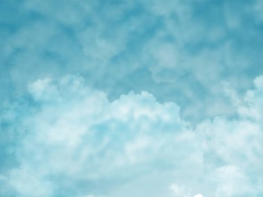 Arka planda bulutlar olan mavi gökyüzü