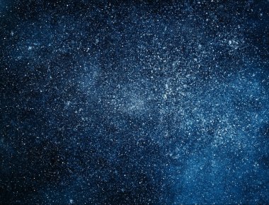 Arkaplanda yıldızlar olan gece göğü