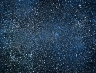 Arkaplanda yıldızlar olan gece göğü