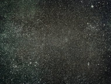 Arkaplanda yıldızlar olan gece göğü