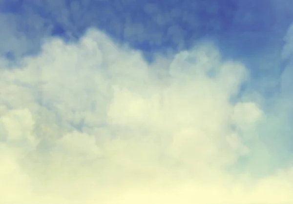 Cielo Azul Con Nubes Como Fondo —  Fotos de Stock