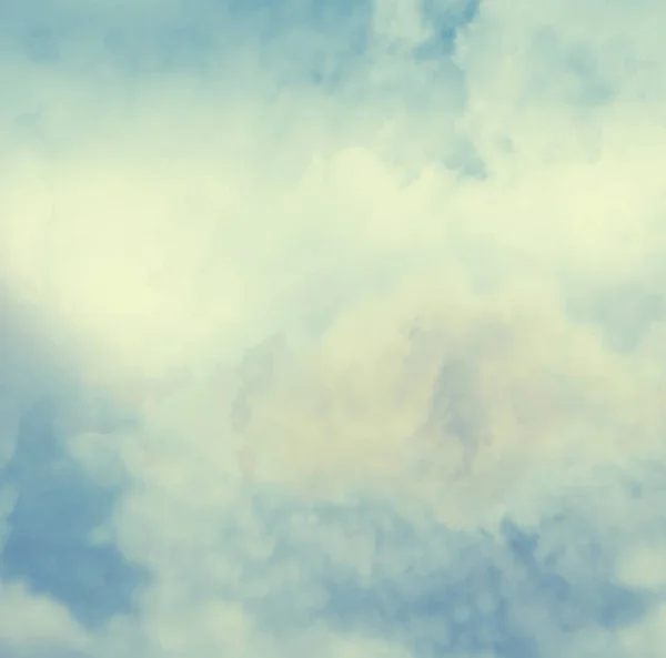Błękitne niebo z chmurami jako tłem — Zdjęcie stockowe