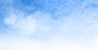 Bulut arkaplanlı renkli gökyüzü