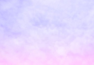 Arka planda bulutlar olan mavi gökyüzü