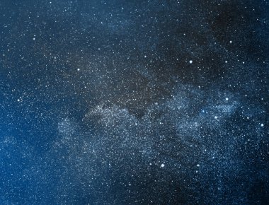 Arkaplanda yıldızlar olan gece göğü