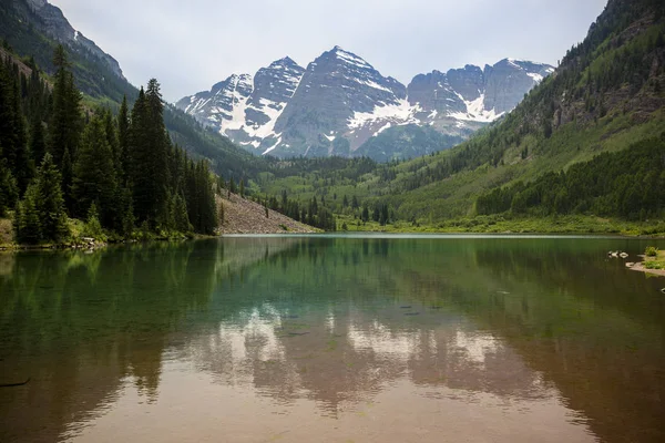 Lake and Maroon Bells — Stock Photo, Image