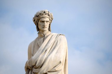 Dante Alighieri Floransa'da heykeli