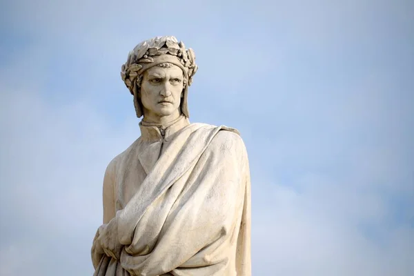 Het standbeeld van Dante Alighieri in Florence — Stockfoto