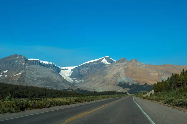 Malowniczy widok kanadyjskich Gór Skalistych w Parku Narodowym Banff — Zdjęcie stockowe