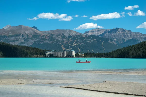 Мальовничий вид на Озеро Луїза в Banff Національний парк — стокове фото