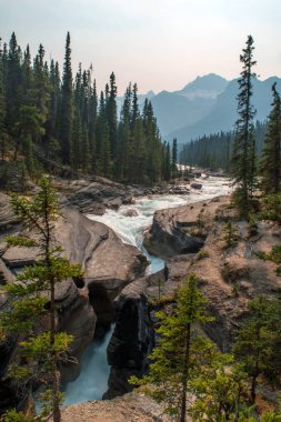 Banff Kanada Mistaya Kanyon'da görünümünden