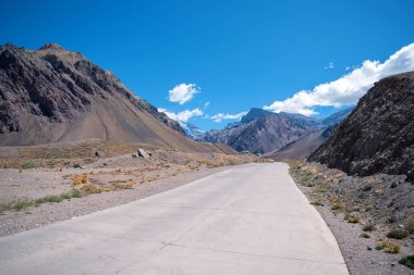 Aşağıdaki vadiden Aconcagua manzarası