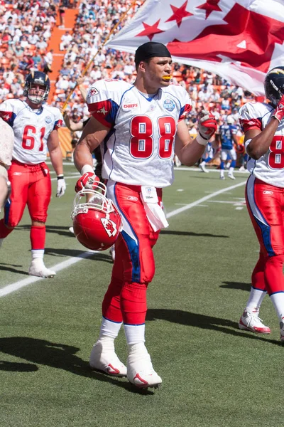 Chiefs Tony Gonzalez Promenader Fältet Aloha Stadium Honolulu Hej För Royaltyfria Stockfoton