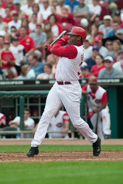 Cincinnati Reds Ken Griffey Action Червня 2003 Great American Ballpark — стокове фото