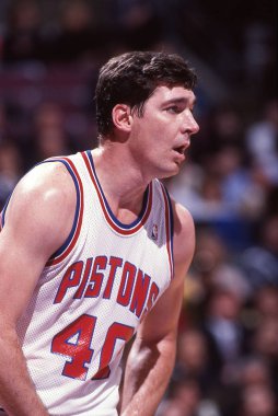 Detroit Pistons Center Bill Laimbeer Detroit 'te maç sırasında iş başında, Mi. Fotoğraf 1980 'lerde çekildi..