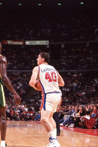 Detroit Pistons Center Bill Laimbeer Δράση Κατά Διάρκεια Του Παιχνιδιού — Φωτογραφία Αρχείου