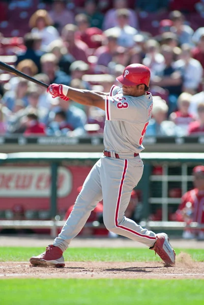 Jardinero Philadelphia Phillies Bobby Abreu Golpeó Contra Los Rojos Cincinnati — Foto de Stock