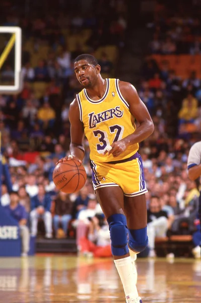 Magic Johnson Actie Tegen Phoenix Suns Afbeelding Genomen Uit Jaren Rechtenvrije Stockfoto's