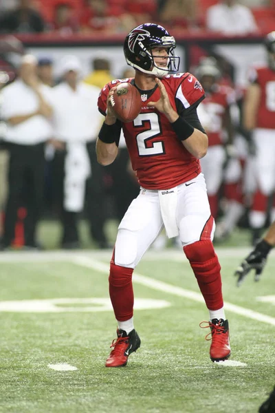 Quarterback Atlanta Falcons Revisa Sus Opciones Durante Partido Nfl 2012 — Foto de Stock