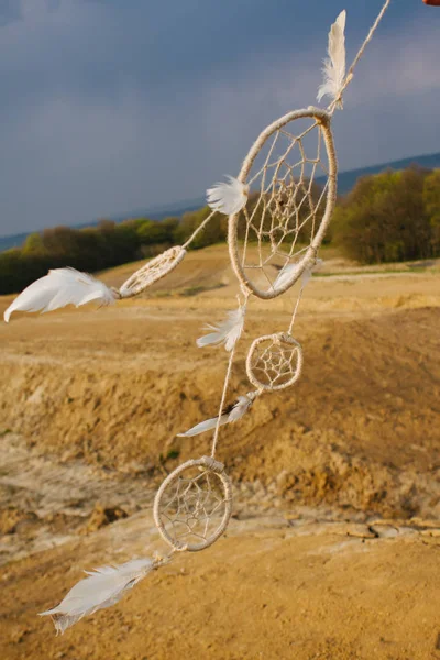Dream catcher hanging  in a dry field at sunset — Stock Photo, Image