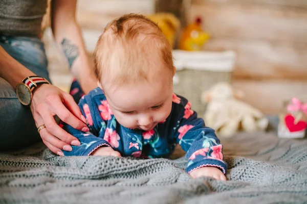 kızı evde anne 14.pokazuję.