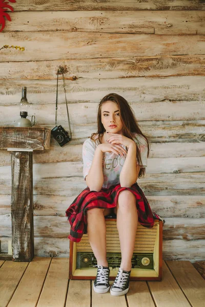 Bir genç hipsters kız portresi.