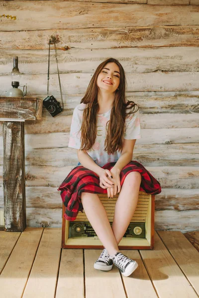 Bir genç hipsters kız portresi.