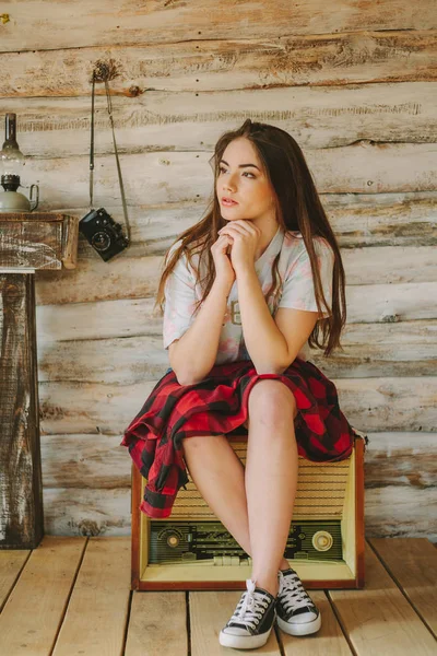 Bir genç hipsters kız portresi.