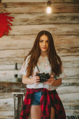 Bir genç hipsters kız portresi .