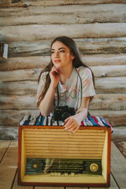 Bir genç hipsters kız portresi .