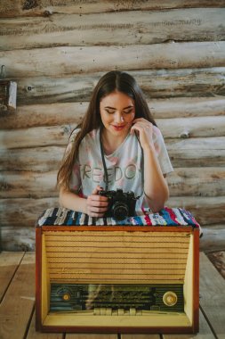 Bir genç hipsters kız portresi .