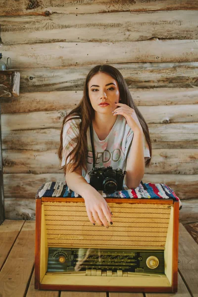 Bir genç hipsters kız portresi.