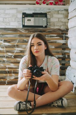 Bir genç hipsters kız portresi .