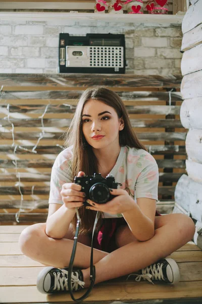 Bir genç hipsters kız portresi .