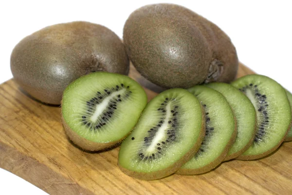 Kiwi Papan Kayu Buah Diiris Pada Latar Belakang Putih — Stok Foto