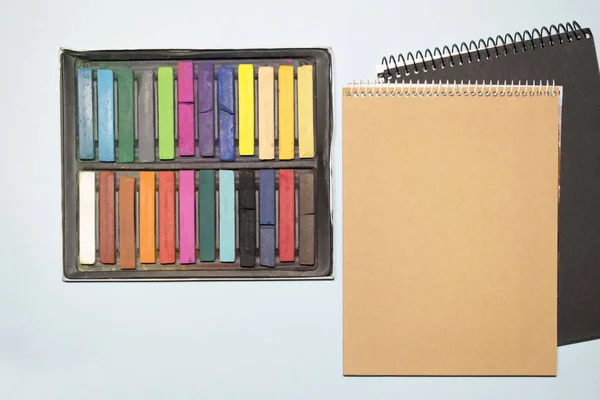 Zápisníky Barevné Pastely Modrém Pozadí — Stock fotografie