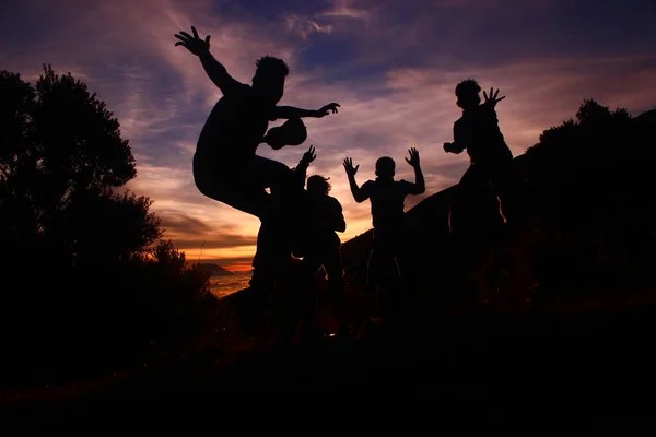 Mann mit Sonnenuntergang — Stockfoto